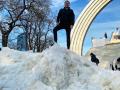 В Киев привезли снег с Карпат