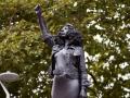 На месте снесенного памятника Эдварду Колстону в Бристоле появилась скульптура протестующей