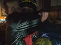 В Киеве спасатели сняли с электрической опоры мужчину