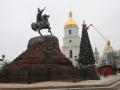 У Києві на Софійській площі встановили новорічну ялинку