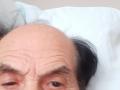 90-річний Григорій Чапкіс зробив селфі з лікарні