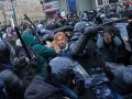 Мітинги за Навального в Росії: бійки, кров та тисячі затриманих
