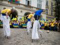 Матч Украина - Франция на ходулях