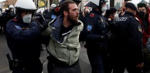Європа спалахнула антиковідними протестами