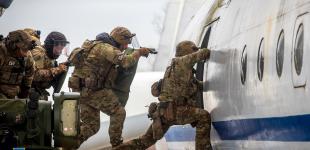 СБУ провела антитерористичні навчання в аеропорту: знешкодили «зловмисників», які захопили літак 