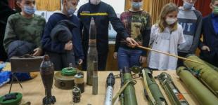 «Все у твоїх руках»: у школах Києва проводять уроки з мінної безпеки
