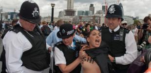 FEMEN выступили против шариата Лондоне 