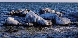 Одеські пляжі взимку: зледенілі пірси, замерзлі коти та любителі фотосесій