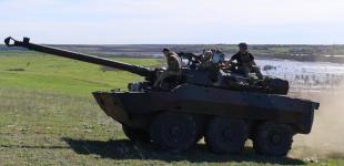 «Вдосконалюємося, щоб наближати перемогу»: морпіхи 37-ї бригади тренуються на бойовій машині АМХ-10 RC 