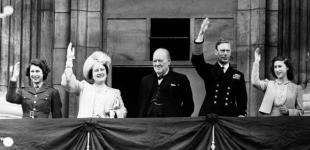 День Перемоги у Британії 1945 року: народ на вулицях, Черчилль та королівська родина на балконі