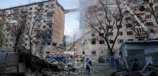 Пряме попадання балістики. Як виглядає будинок в Соломʼянському районі Києва після 