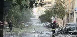 Наслідки нічної атаки на Львів: удар дрона знищив під’їзд двоповерхового будинку 