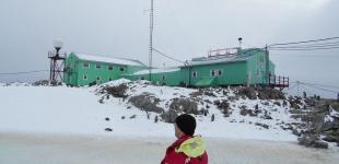 Біля станції 