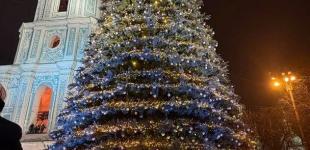 У Києві запалили вогні на головній новорічній ялинці країни