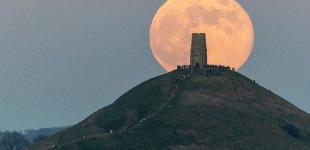 Вовчий Супермісяць — неймовірні фото рідкісного явища