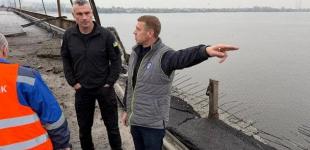 Київ пережив дві хвилі ударів балістикою: є жертва, влучання по мосту і метро — усі деталі 