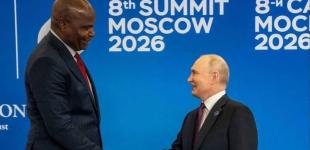 Путіна жорстко висміяли через фото з президентом Мозамбіку: Мережа вибухнула мемами
