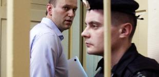 Суд приговорил Навального к пяти годам тюрьмы