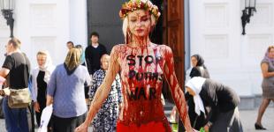 Blood Bucket Challenge от FEMEN