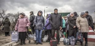 Станично-Луганський КПВВ: прірва у півтора кілометра