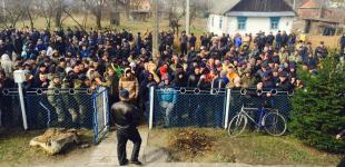 Сотні бурштинокопачів на Рівненщині блокували поліцію: будете мати ще один Донецьк!