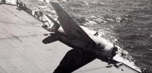 Камикадзе Второй мировой: редкие фото разбивающихся самолетов