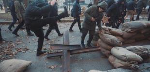 Активисты «Национального корпуса» разгромили декорации к военному сериалу, который снимают в Харькове