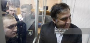 Киев: протесты, плакаты и Саакашвили в суде