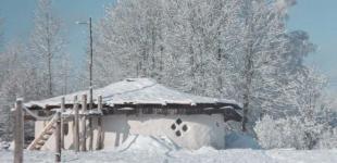 Как белорус построил дом из песка и глины за тысячу долларов и остался в нем зимовать 