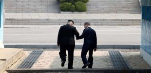 Неформальний фоторепортаж із саміту корейських лідерів