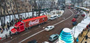 Свято наближається! В Киев приехал легендарный грузовик Coca-Cola