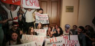 «Ні Портнову в КНУ»: кількасот студентів вийшли на акцію протеста