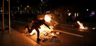 Массовые протесты в Барселоне переросли в столкновения с полицией