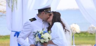 Звільнений з російського полону моряк відсвяткував весілля