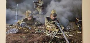 Российская компания напечатала календарь с «окровавленными» детьми в форме Советской армии