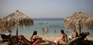 Греция открывает пляжи после длительного карантина 