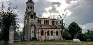 15 культових споруд, які Україна може втратити: церкви, костели, синагоги