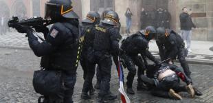 Протести та сутички у Празі: поліція проти вболівальників