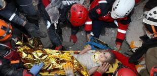 Землетрясение в Турции: из-под обломков достали четырехлетнюю девочку - она провела под завалами 91 час