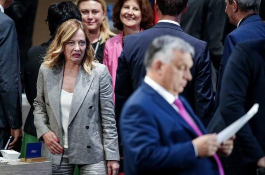 Не змогла приховати огиду: погляд Мелоні на Орбана під час саміту НАТО 