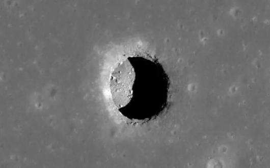 Учені вперше виявили печеру на Місяці