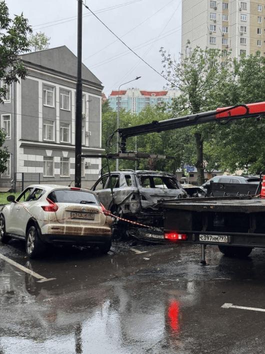 У Москві знищили авто керівника заводу з виготовлення дронів для російської армії: деталі, фото