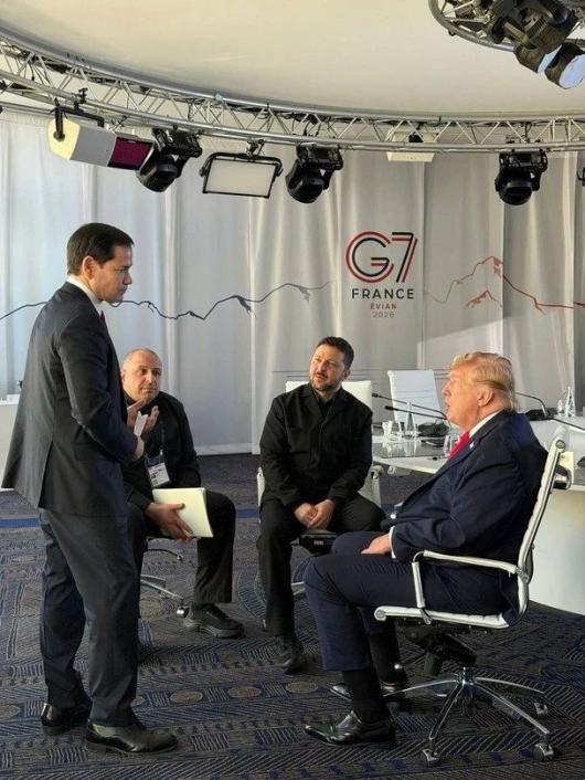 Зеленський і Трамп зустрілися у Франції