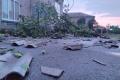 Ураган в Запорожской области поднимал в воздух крыши и вырывал деревья