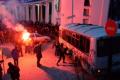 17 человек получили травмы глаз на Грушевского