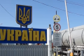 Пальному бути: бензовози на кордоні пропускають першочергово