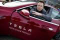 Илон Маск хочет выкупить все акции Tesla