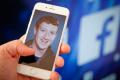 Цукерберг запретил менеджерам Facebook пользоваться iPhone 