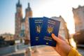 Украинцы могут путешествовать без виз в 90 стран мира