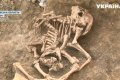 В Полтавской области археологи выкопали древнюю булаву и браслет из волчьих клыков